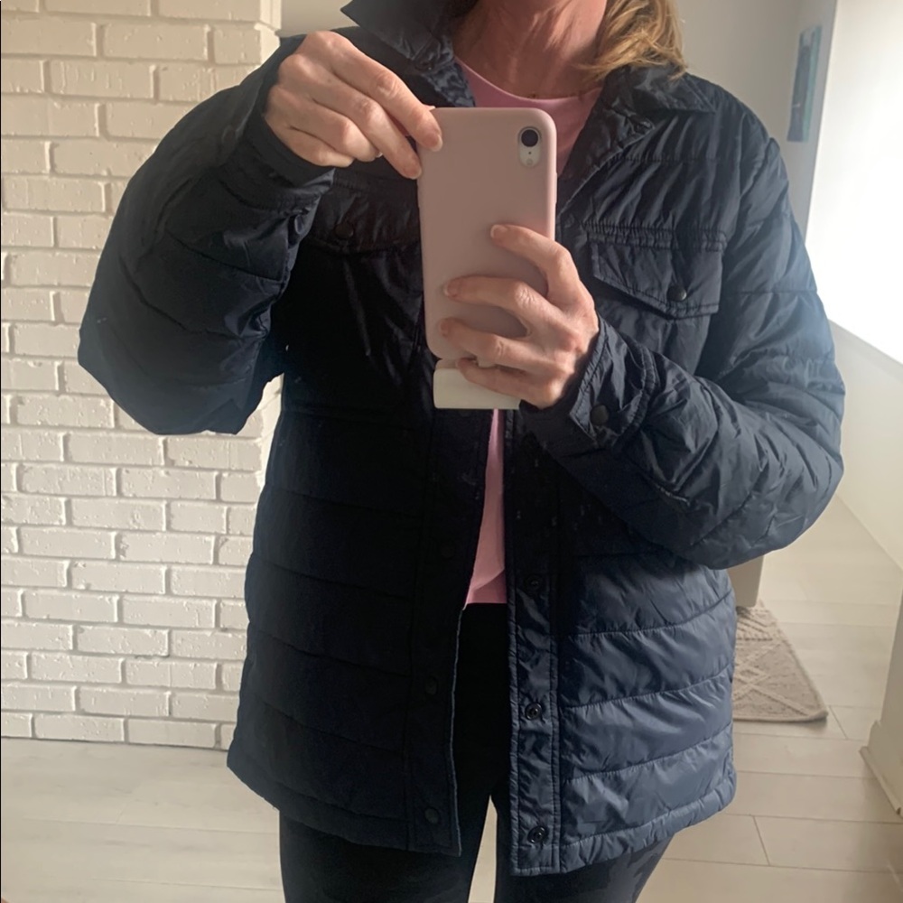 Old Navy Deep Navy Puffer Jacket with Quilted Design